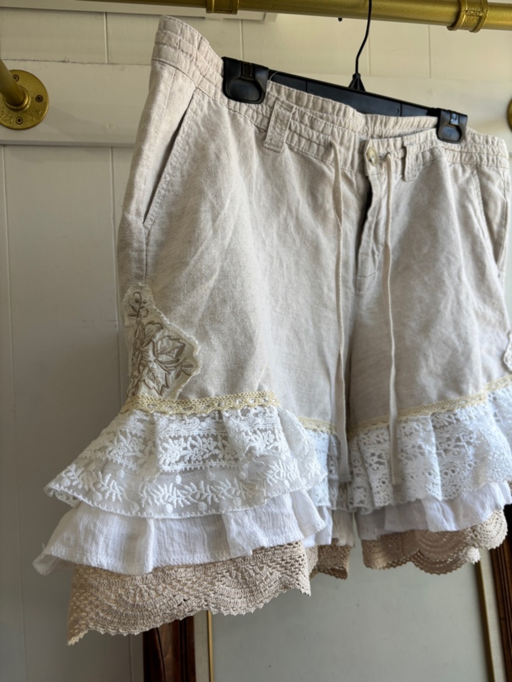 Upcycled Linen Ruffle Bloomer Shorts L / XL Lace Crochet Floral Boho Festival